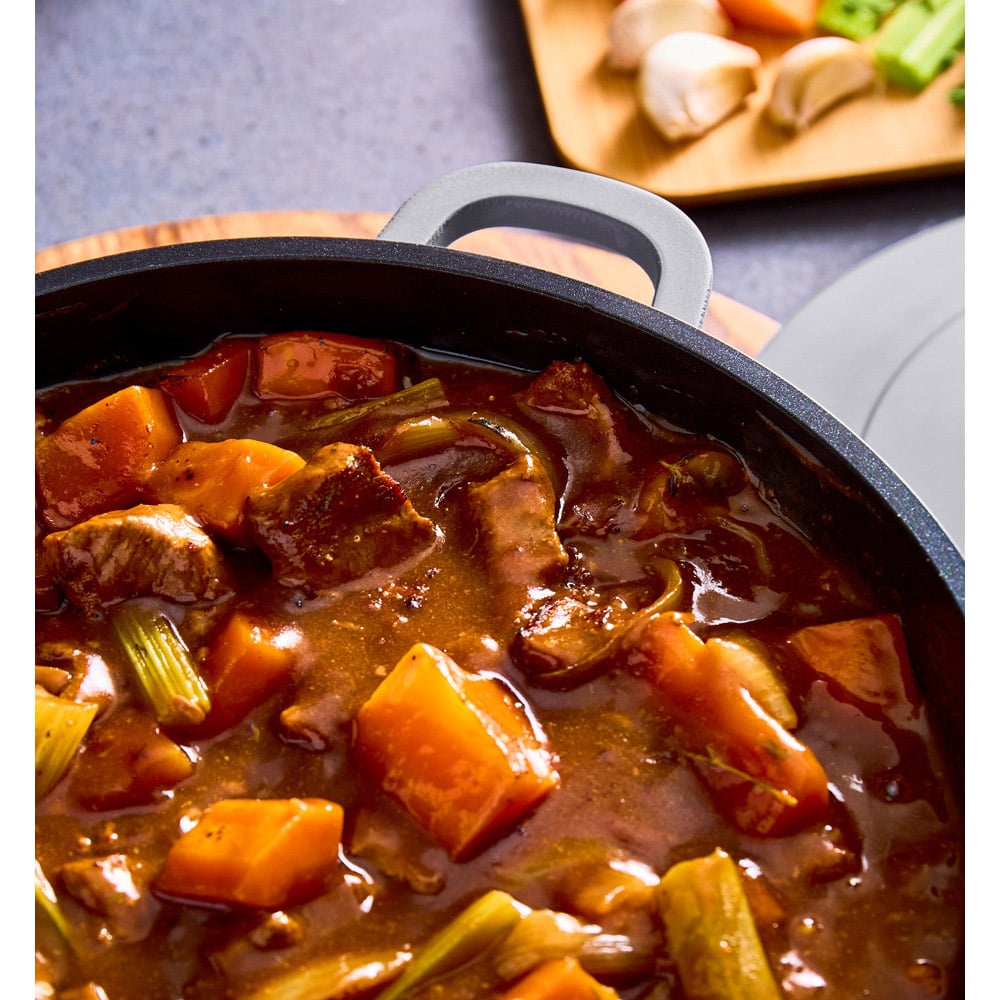 Morphy Richards 24cm 4.1L Grey Cast Aluminium Casserole Dish Image 5