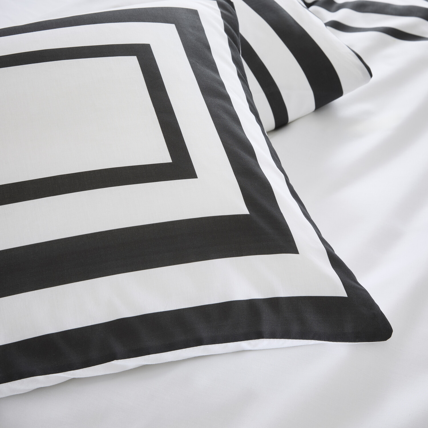 Oxford Border Duvet Set Monochrome King Image 4