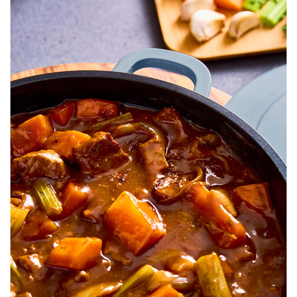 Morphy Richards 24cm 4.1L Blue Cast Aluminium Casserole Dish Image 5