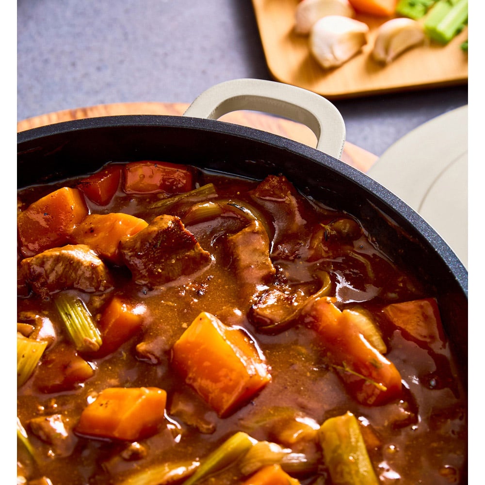 Morphy Richards 24cm 4.1L Cream Cast Aluminium Casserole Dish Image 5