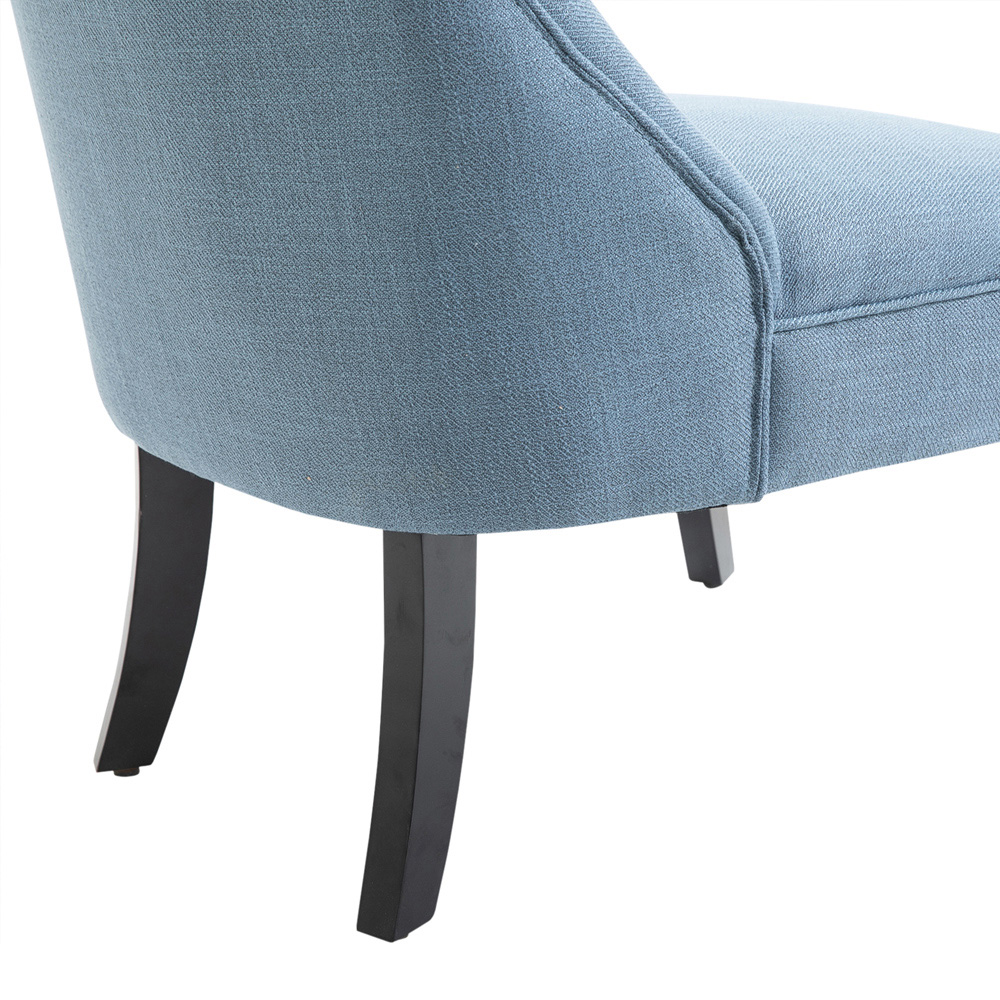 Portland Blue Tufted Accent Chair with Pillow Image 3