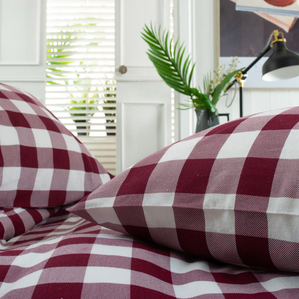 The Lyndon Company Super King Size Ridgewood Red Duvet Set Image 2