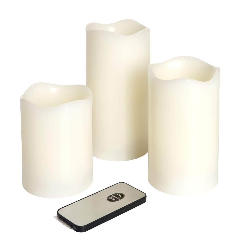 Wilko Pillar Candle LED 3pk Wilko