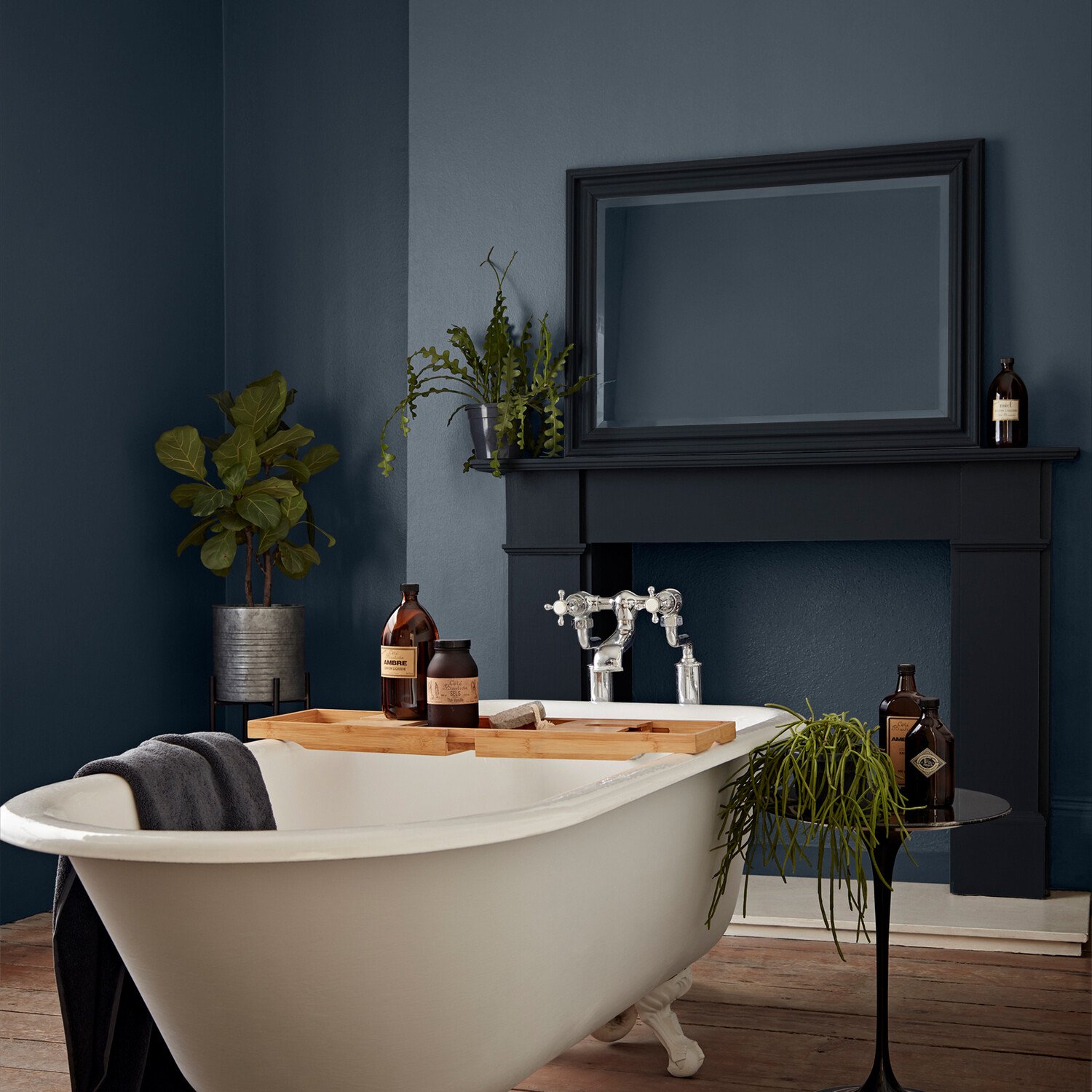 Crown Easyclean Bathroom Paint - Aftershow Image 3