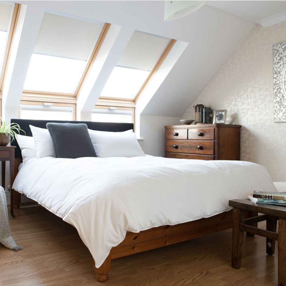 The Lyndon Company King Size Natural Duck Feather and Down Duvet 10.5 Tog Image 3