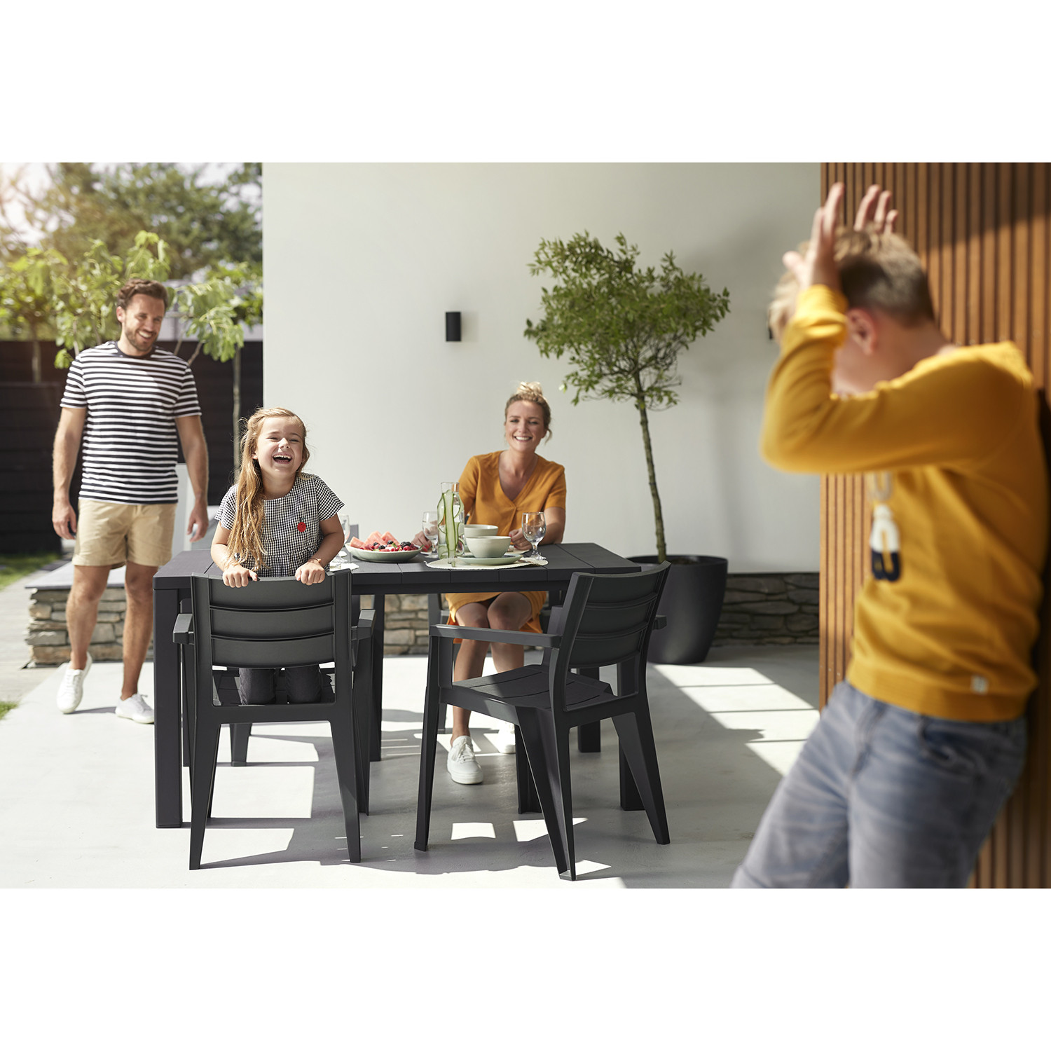 Keter Julie 6 Seater Patio Table Graphite Image 5