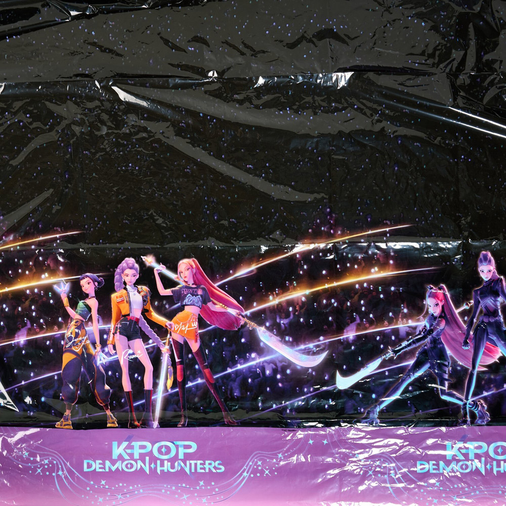 K-pop Demon Hunters Table Cover Black Image 3