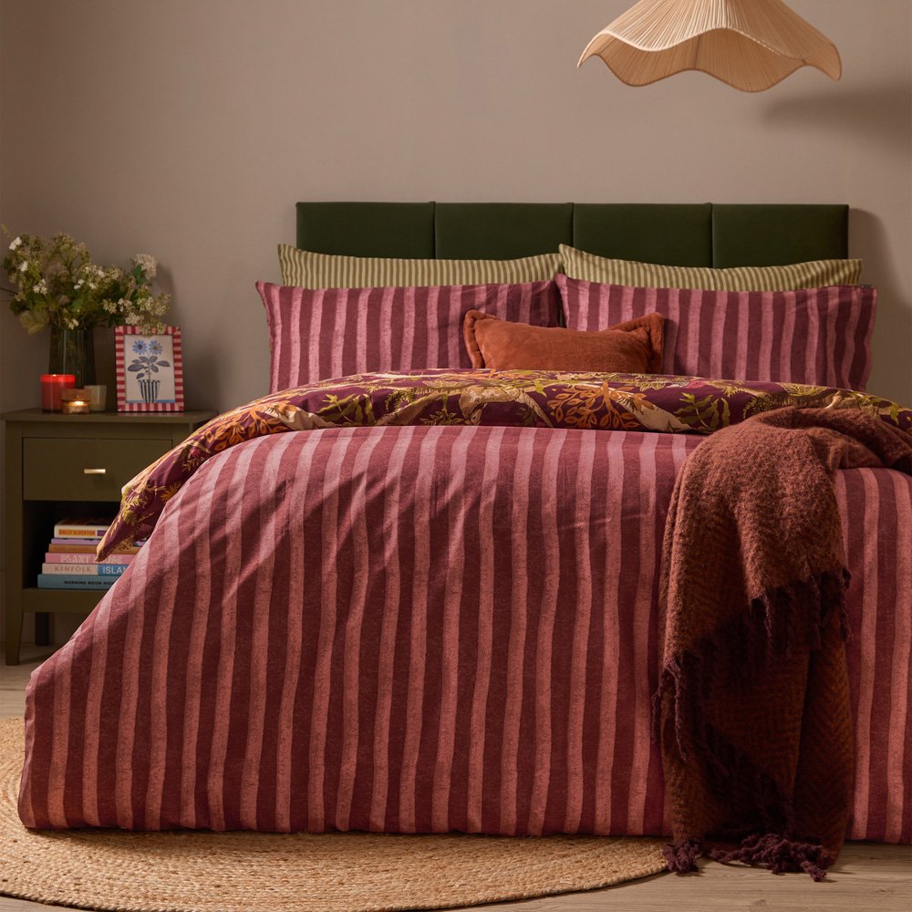 Furn Nya Single Burgundy Woodland Reversible Duvet Cover Set Image 2