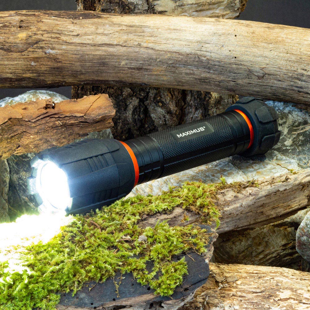 Maximus 900 Lumens LED Flashlight 10W Image 2