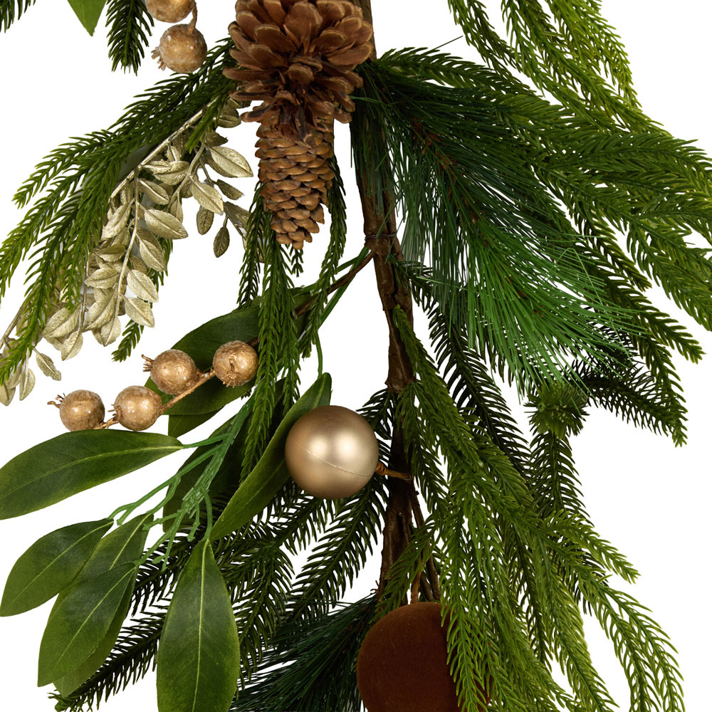 Natural Charm Garland Image 4