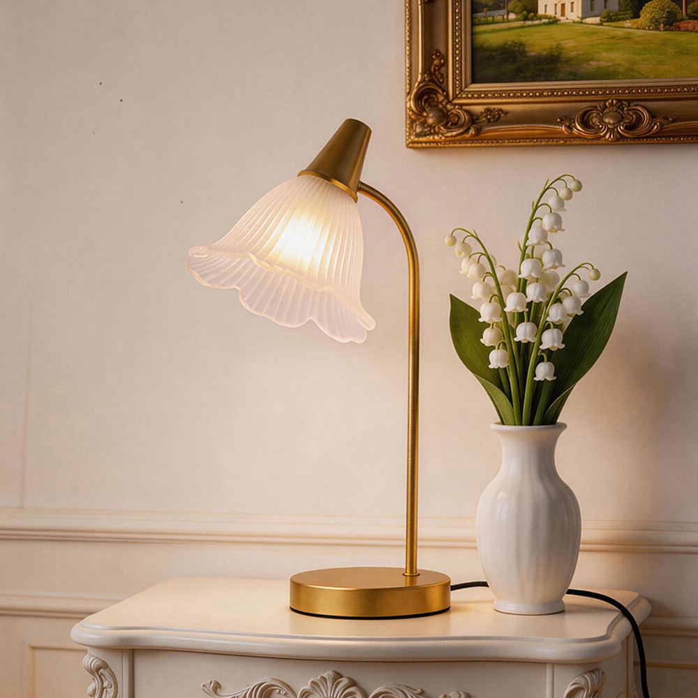 Chloe Flower Table Lamp Gold Image 5