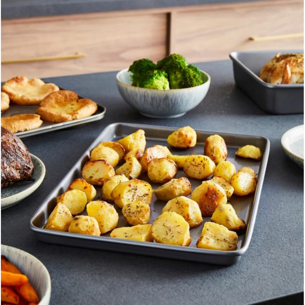 Morphy Richards 38 x 25cm Oven Tray 2 Pack Image 6