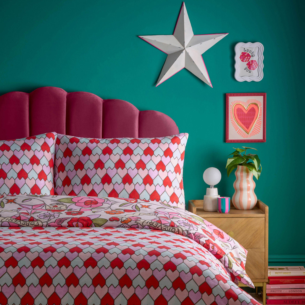furn. Glass Double Pink Hearts Printed Duvet Set Image 3
