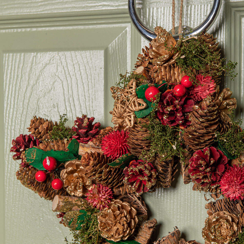 Samuel Alexander Red Star Wreath with Berries and Pinecones 35cm Image 3