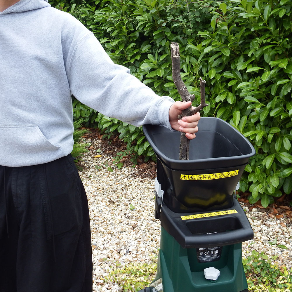 Webb WEISWB 2500W Electric Garden Shredder with Collection Box Image 5