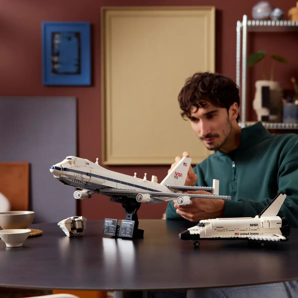 LEGO Icons 10360 Boeing 747 Shuttle Carrier Aircraft Set Image 2