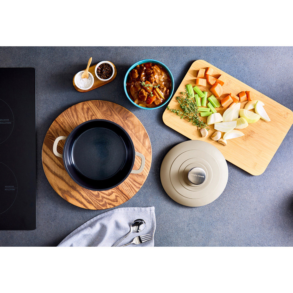 Morphy Richards 20cm 2.3L Cream Cast Aluminium Casserole Dish Image 8