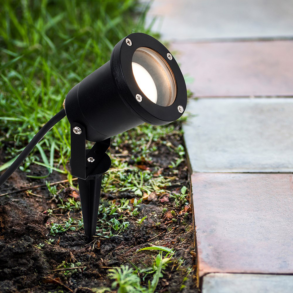 Derwent Set of 4 Black Outdoor Spike Lights with 5W Warm White Bulb Image 6