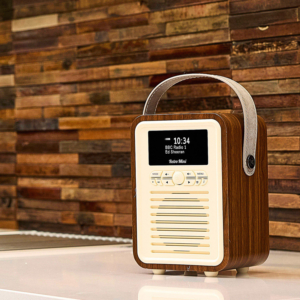 VQ Retro Mini Walnut DAB Digital Radio Image 2