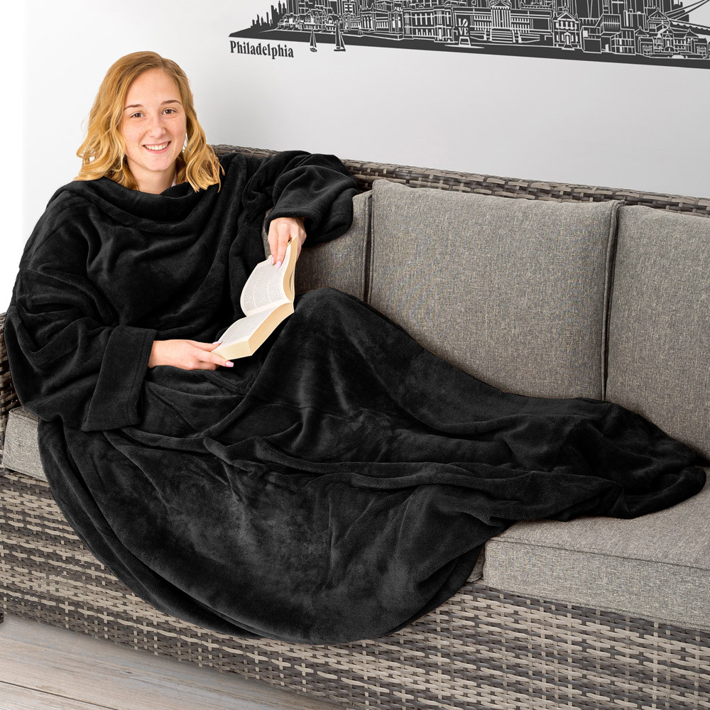 tectake Black Wearable Snuggle Throw with Arms 200 x 170cm Image 2