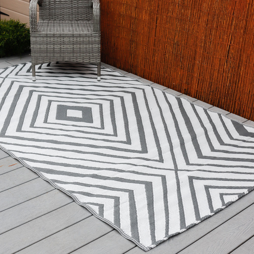 Streetwize Prisma Grey and White Reversible Outdoor Rug 150 x 250cm Image 2