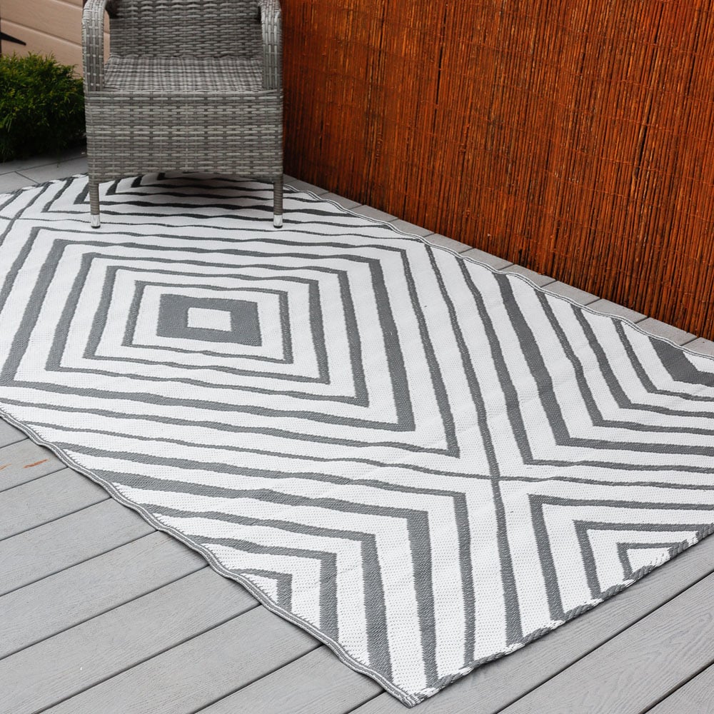 Streetwize Prisma Grey and White Reversible Outdoor Rug 150 x 250cm Image 2