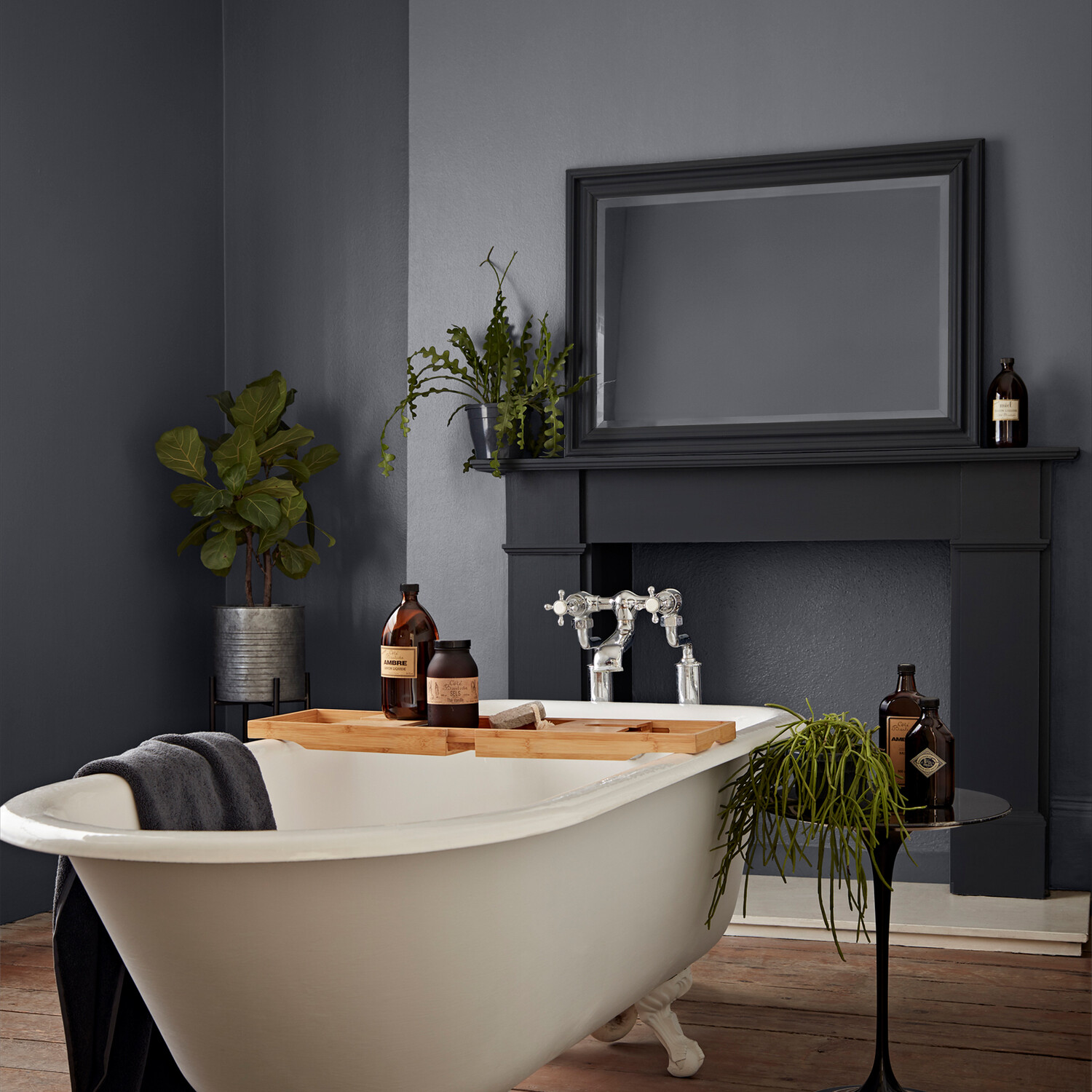 Crown Easyclean Bathroom Paint - Tin Bath Image 3