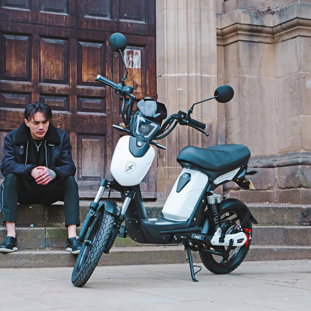 Eskuta SX-250 Classic Gloss White Electric Bike 48V Image 2