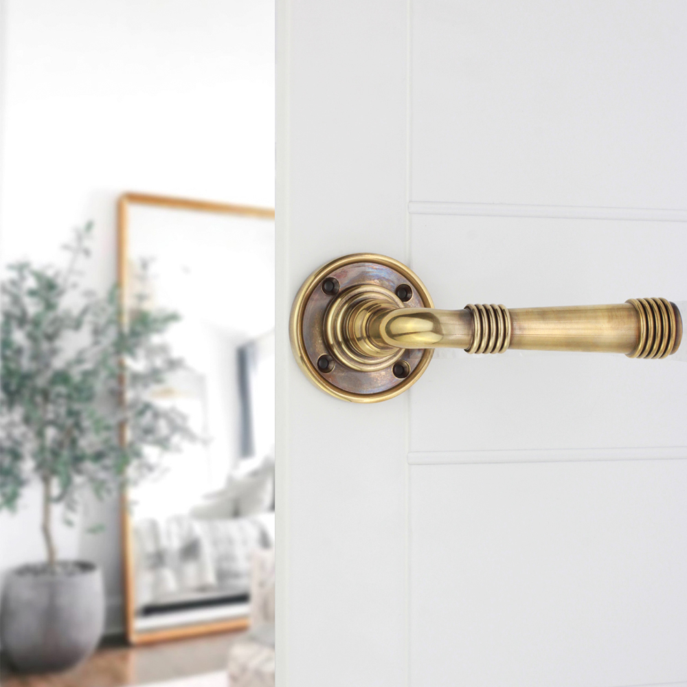 Spira Brass Beehive Aged Brass Lever On Rose Door Handle 2 Pack Image 2