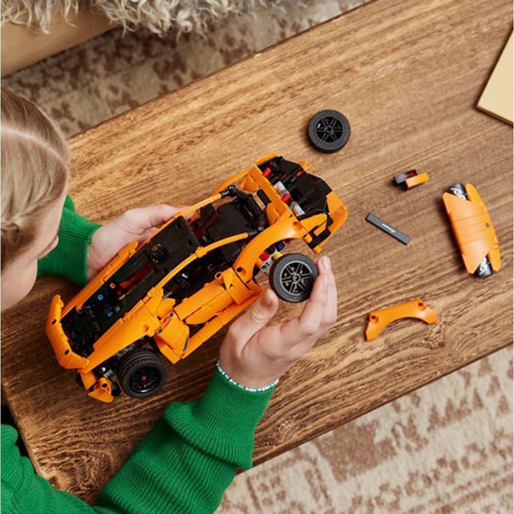 Lego Technic 42196 Lamborghini Huracán Set Image 6