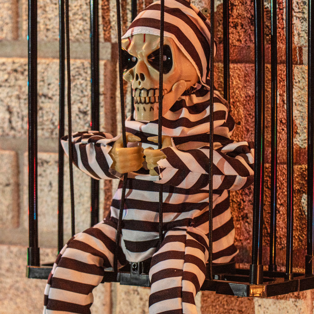 Global Gizmos Animated Prisoner with Motion Sensor Decoration Image 4