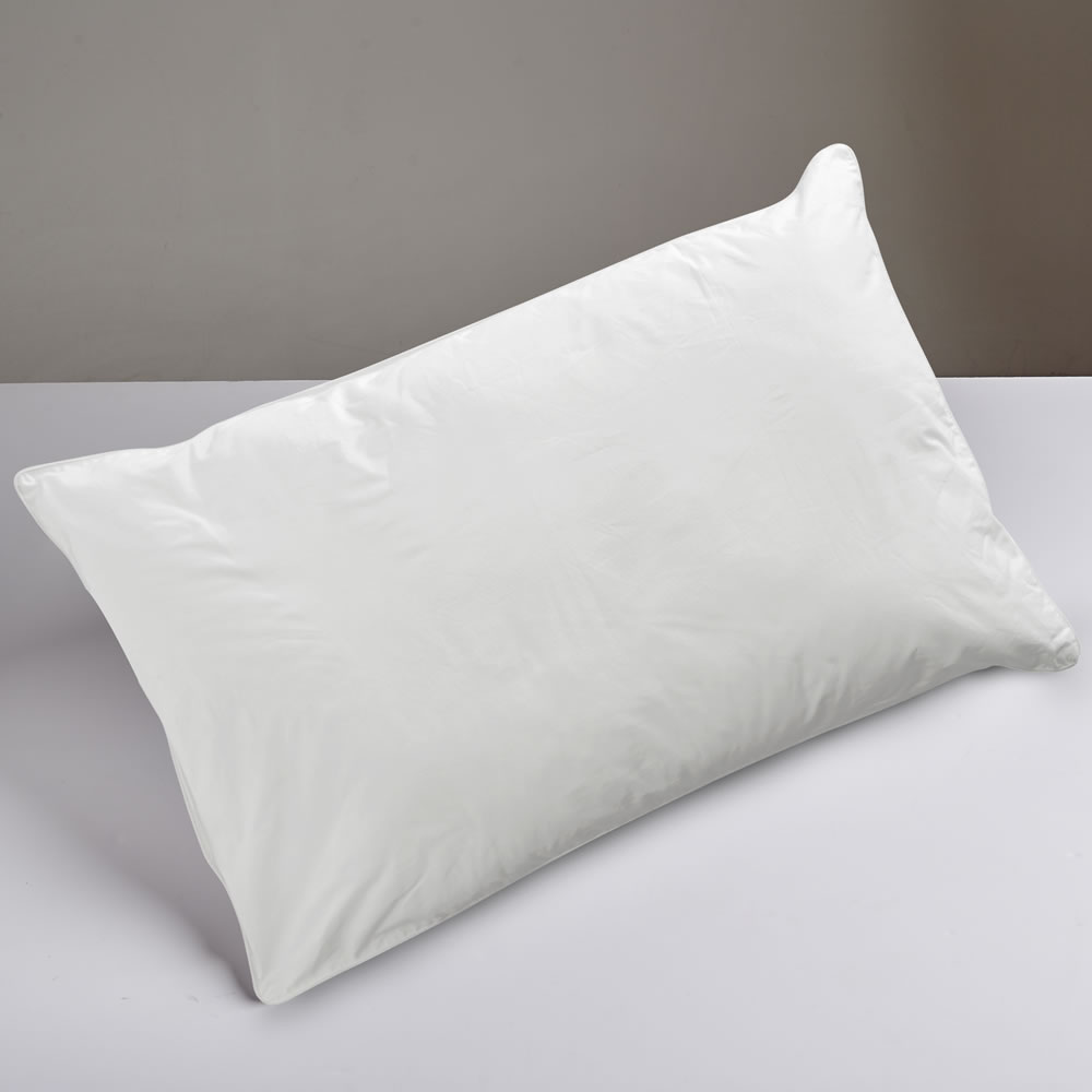 Wilko Supreme Comfort Pillow Cover: Cotton; Filling: Polyester