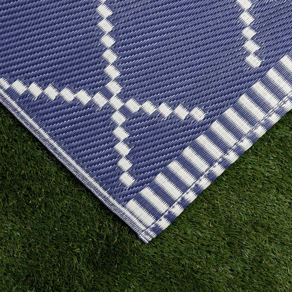 Streetwize Piazza Navy and Cream Reversible Outdoor Rug 120 x 180cm Image 7