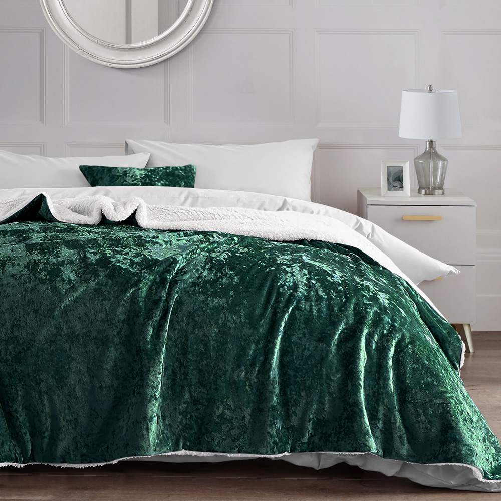 Velosso Emerald Crushed Velvet Throw 125 x 200cm Image 3