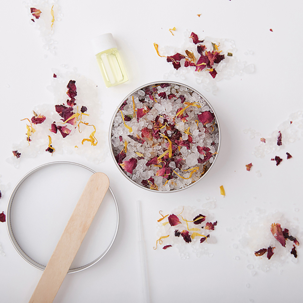 Bee & Bumble Multicoloured Dried Flower Bath Salts Craft Kit Image 2