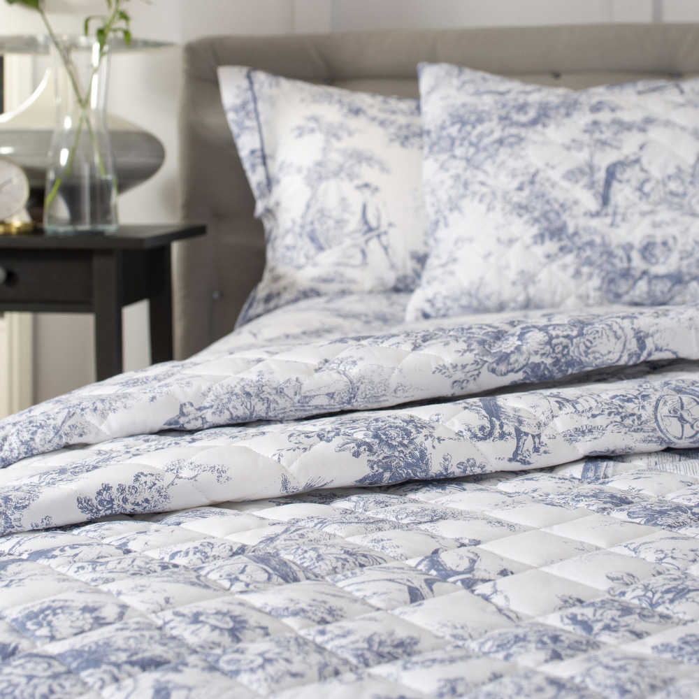 The Lyndon Company 2021 Toile King Size Blue Bedspread Image 2