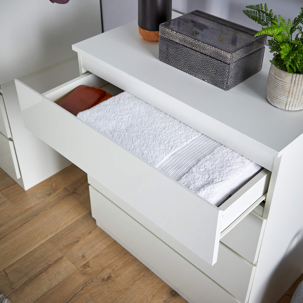 Home Source Lugano 4 Drawer White Chest of Drawers Image 3