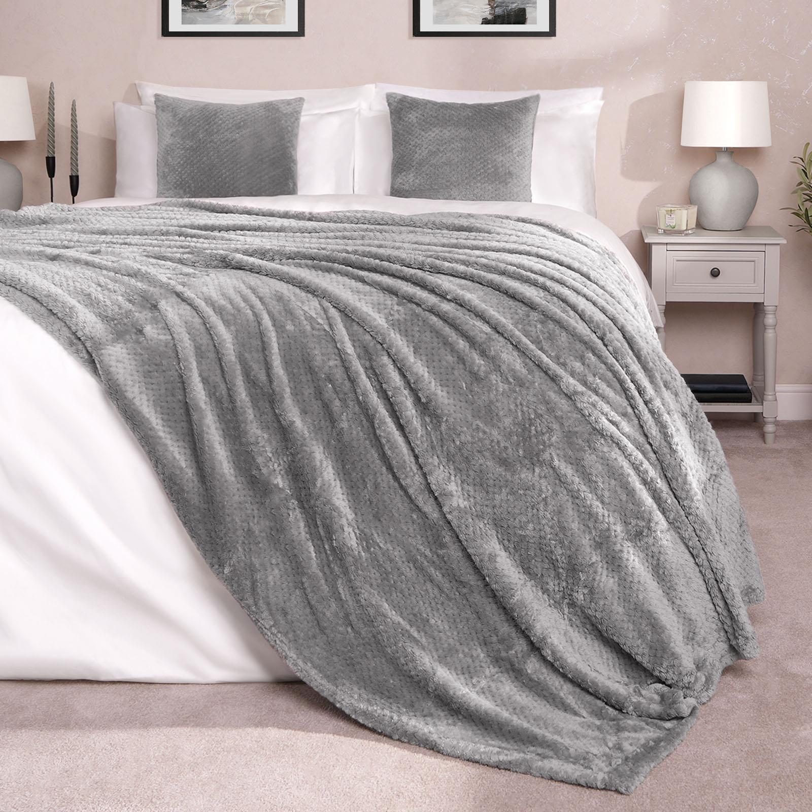 Dreamscene Luxury Charcoal Honeycomb Mink Waffle Throw 240 x 200cm Image 3