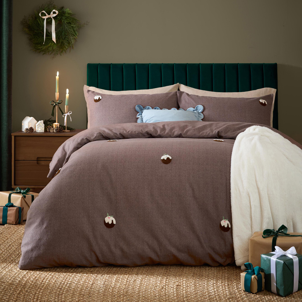 Furn Single Chocolate Christmas Pudding Tufted Duvet Cover Set Image 1