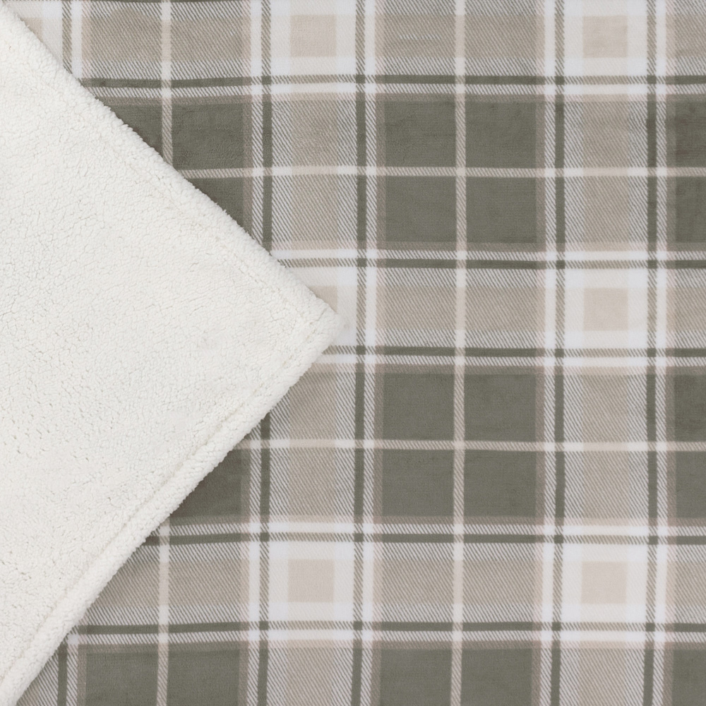 Wylder Nature Braemar Green and Natural Sherpa Tartan Fleece Reversible Throw 140 x 180cm Image 5