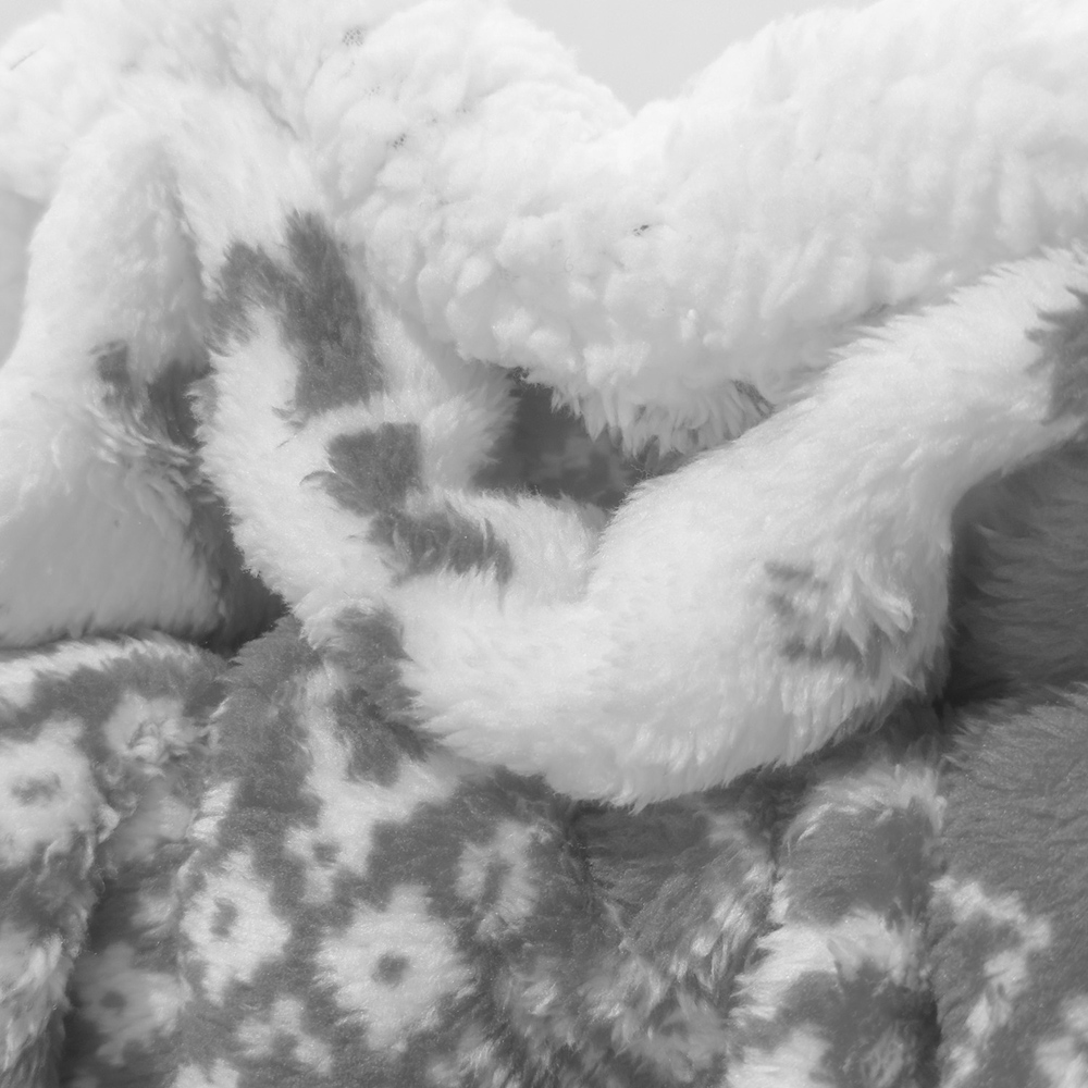 Velosso Nordic Grey Christmas Blanket 127 x 152cm Image 4