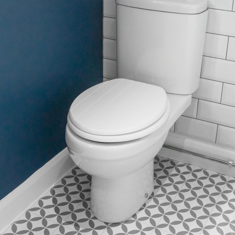 Harbour Housewares White Round Soft Close Toilet Seat 2 Pack Image 4