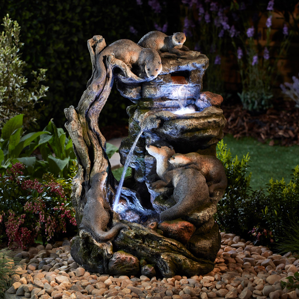 Garden Gear Otter Family Water Feature Image 4