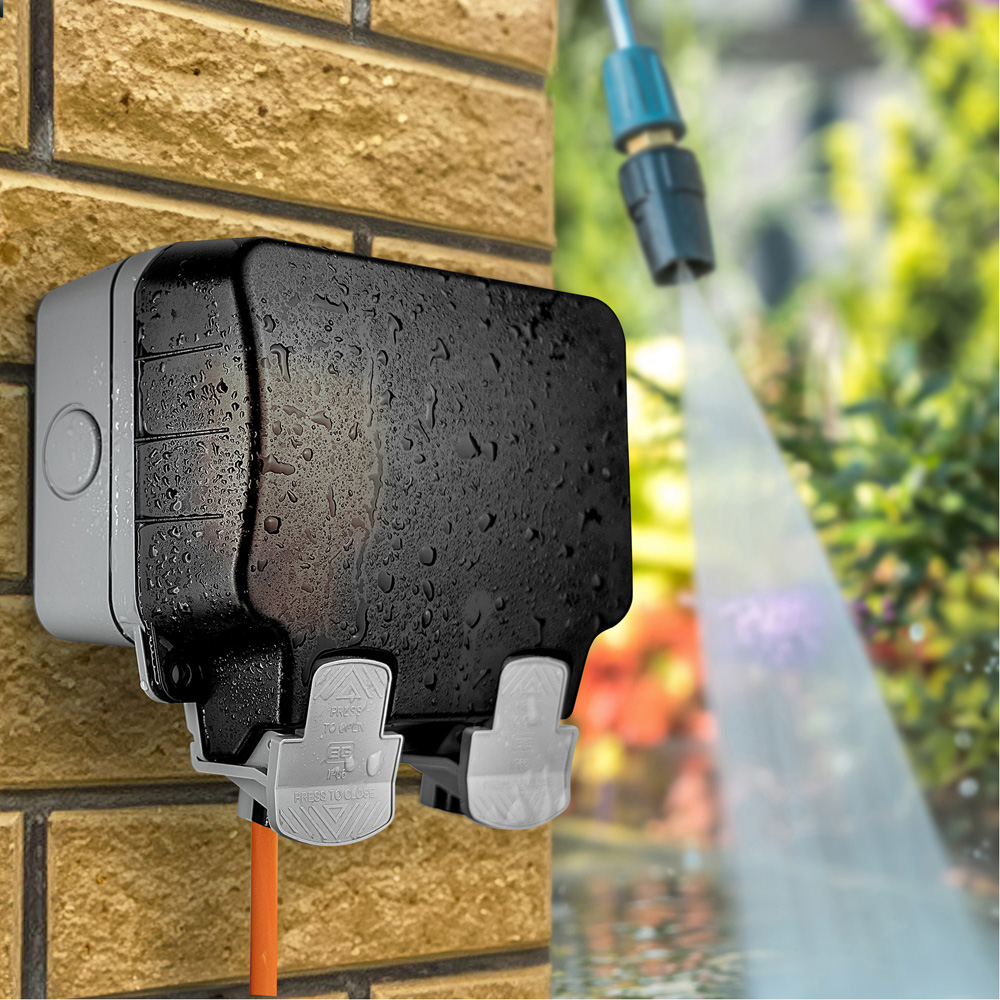 BG 13A Weatherproof Double Switched Power Socket Image 2