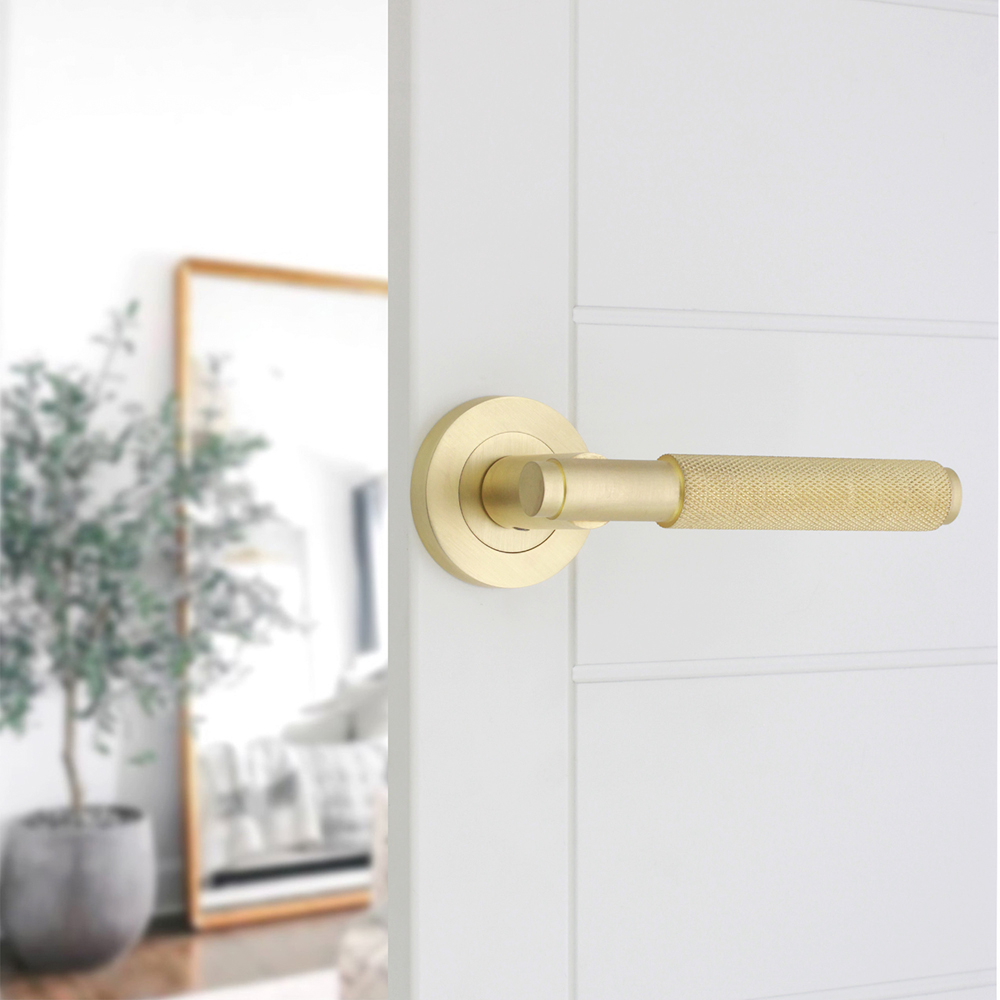 Spira Brass Connaught Satin Brass Lever On Rose Door Handle 2 Pack Image 2