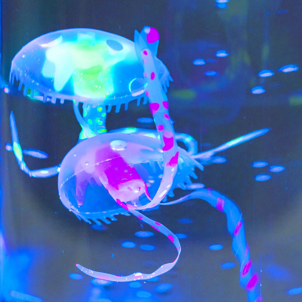 Global Gizmos Multicolour Jellyfish Aquarium Lamp 9 inch Image 4