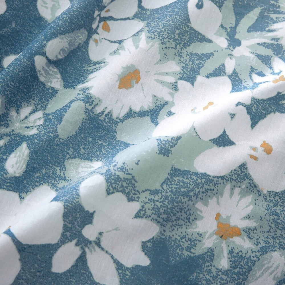 Serene Hazy Bloom Double Blue and White Duvet Set Image 2