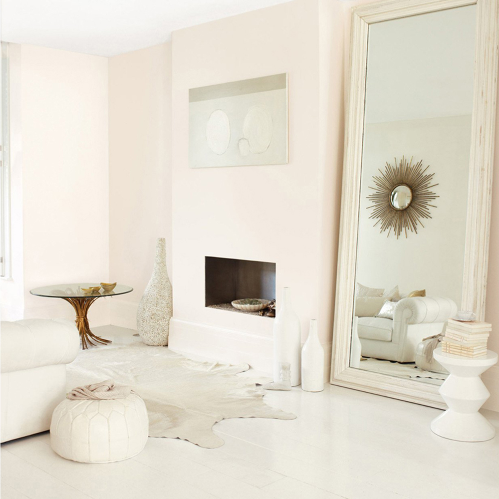 Dulux Walls & Ceilings Magic White Silk Emulsion Paint 5L Image 4