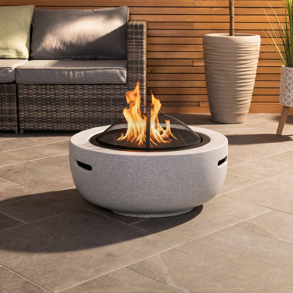 Charles Bentley Snug Magnesia Round BBQ Firepit with Mesh Cover Image 6
