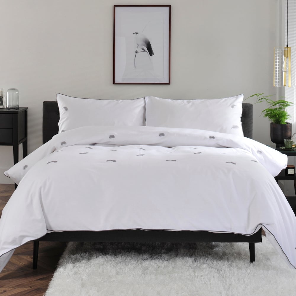 The Lyndon Company King Size Feather Duvet Set Image 1